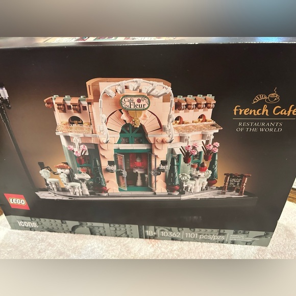 LEGO French Café - Picture 3 of 4